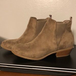 WILD DIVA suede booties